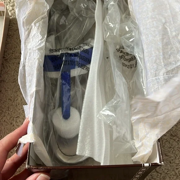 BRAND NEW IN BOX blue sparkle Bandolino Women’s Sandals, Size 9.5 - Picture 3 of 5